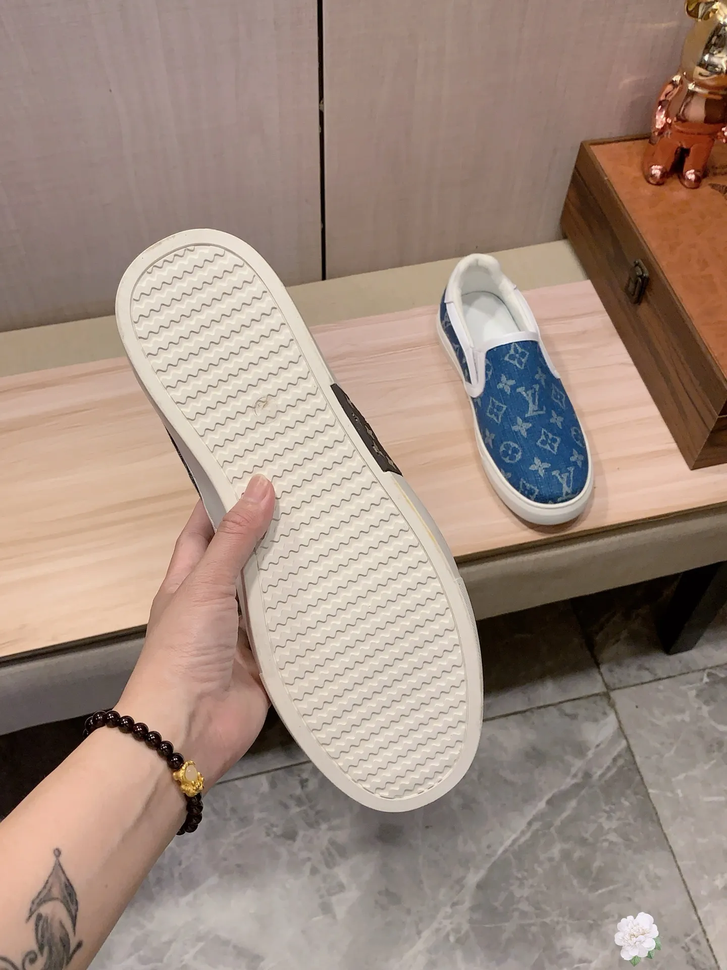 Men's men's shoes 💰400💰💰🎩🎩 [Lightning] [Lightning] "LV*" The latest • popular casual shoes, top brands [Seduce] luxury ~ purchasing agency, top ~ quality. [Strong] The upper is made of imported breathable cowhide with fabric material ➕ Breathable sheepskin feet (•) and fine workmanship. The original stylish and stylish soft rubber wear-resistant and non-slip outsole is light and comfortable on the feet. The real thing looks better when photographed in person. Code 111: Code: 38-44, 2️⃣colors selected